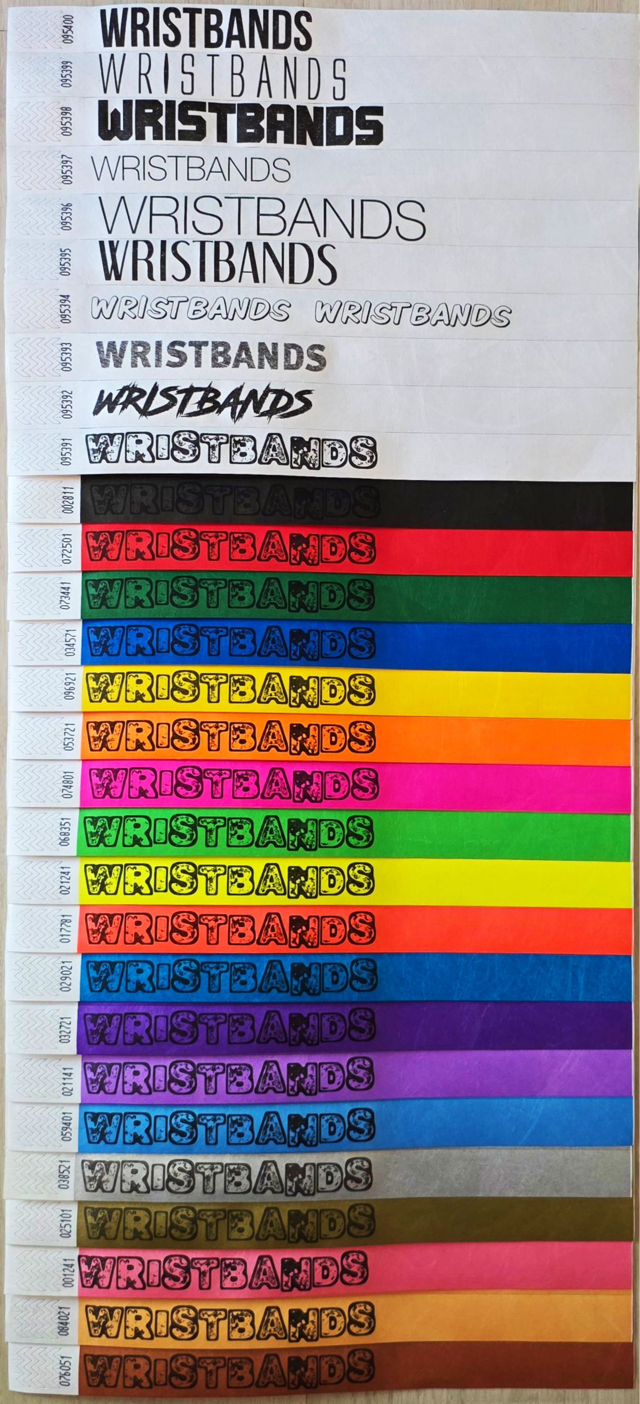 Impression noire sur tous les coloris de bracelets Tyvek